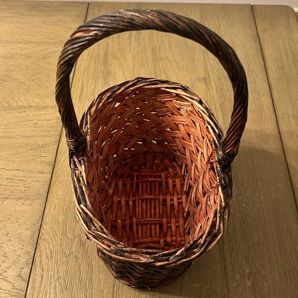vintage oval woven basket with handle ~ dark finish - Picture 2 of 7